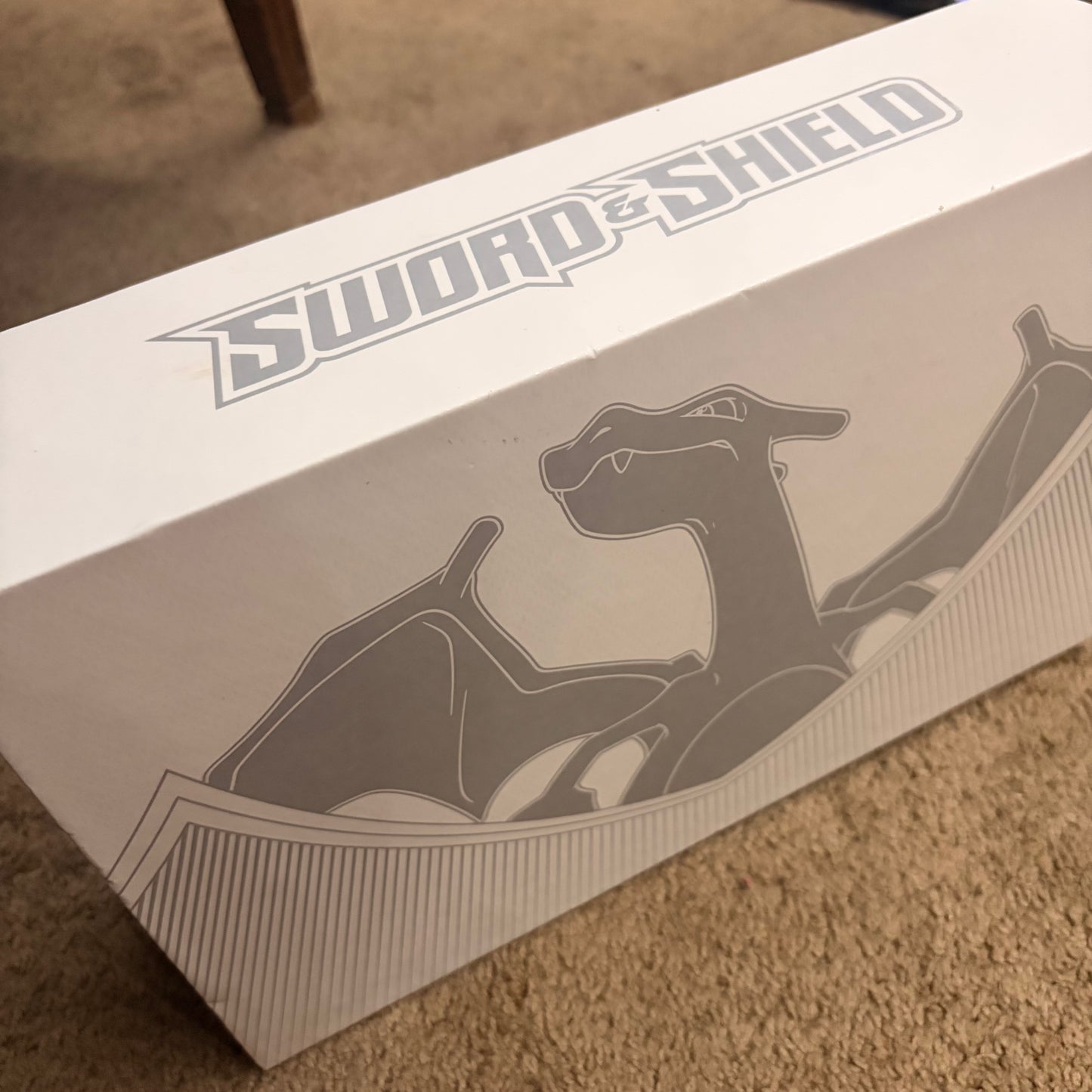 POKÉMON CHARIZARD ULTRA PREMIUM COLLECTION – BOX & ACCESSORIES