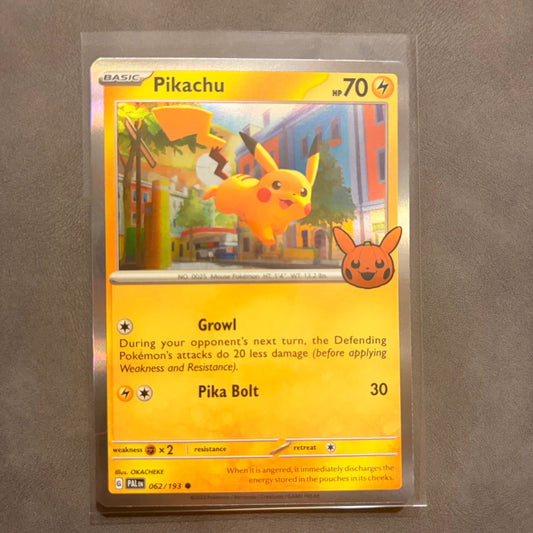 PIKACHU 062/193 – TRICK OR TRADE 2023 – HALLOWEEN STAMP HOLO