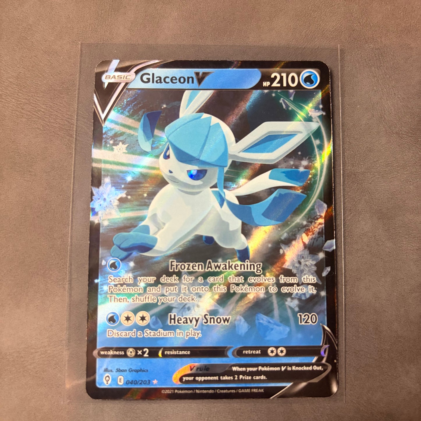 GLACEON V 040/203 – EVOLVING SKIES – ULTRA RARE HOLO – POKÉMON TCG