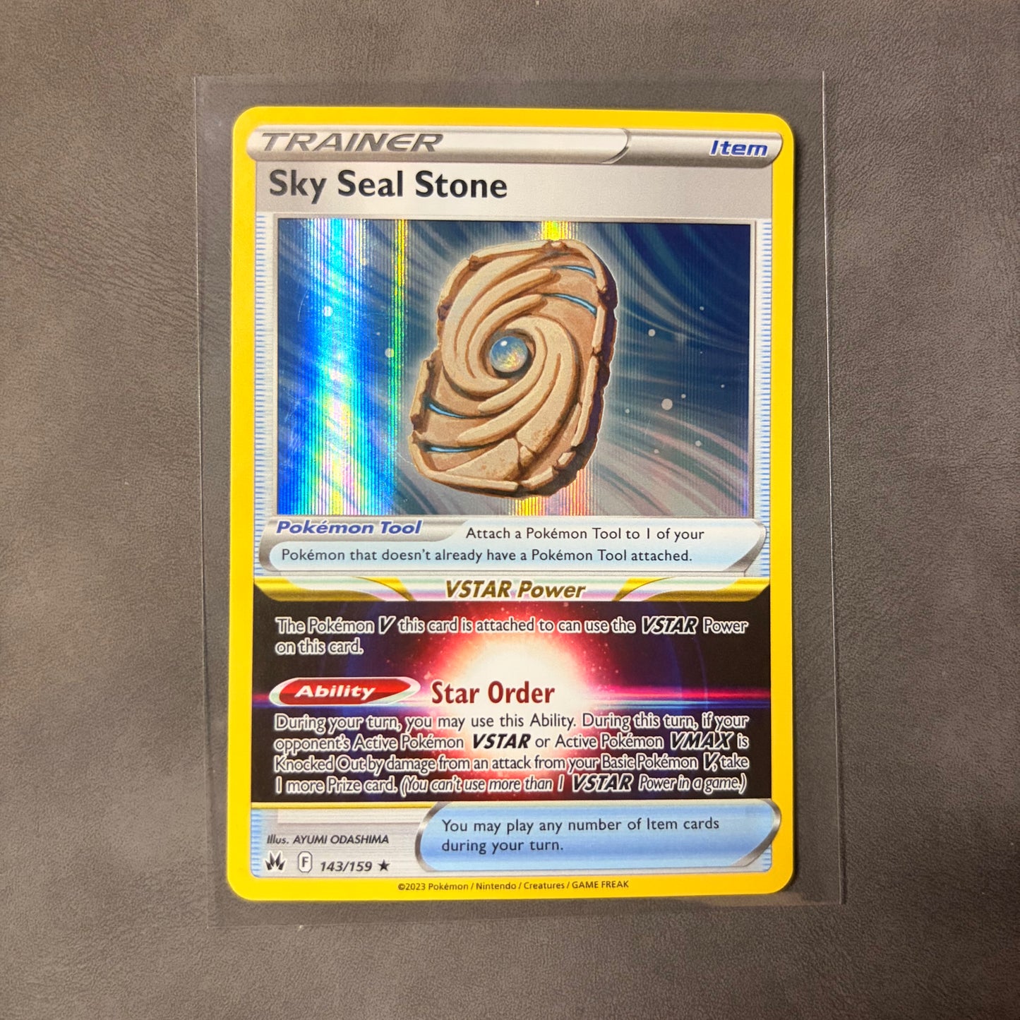 SKY SEAL STONE 143/159 – CROWN ZENITH – RARE HOLO TRAINER POKEMON CARD