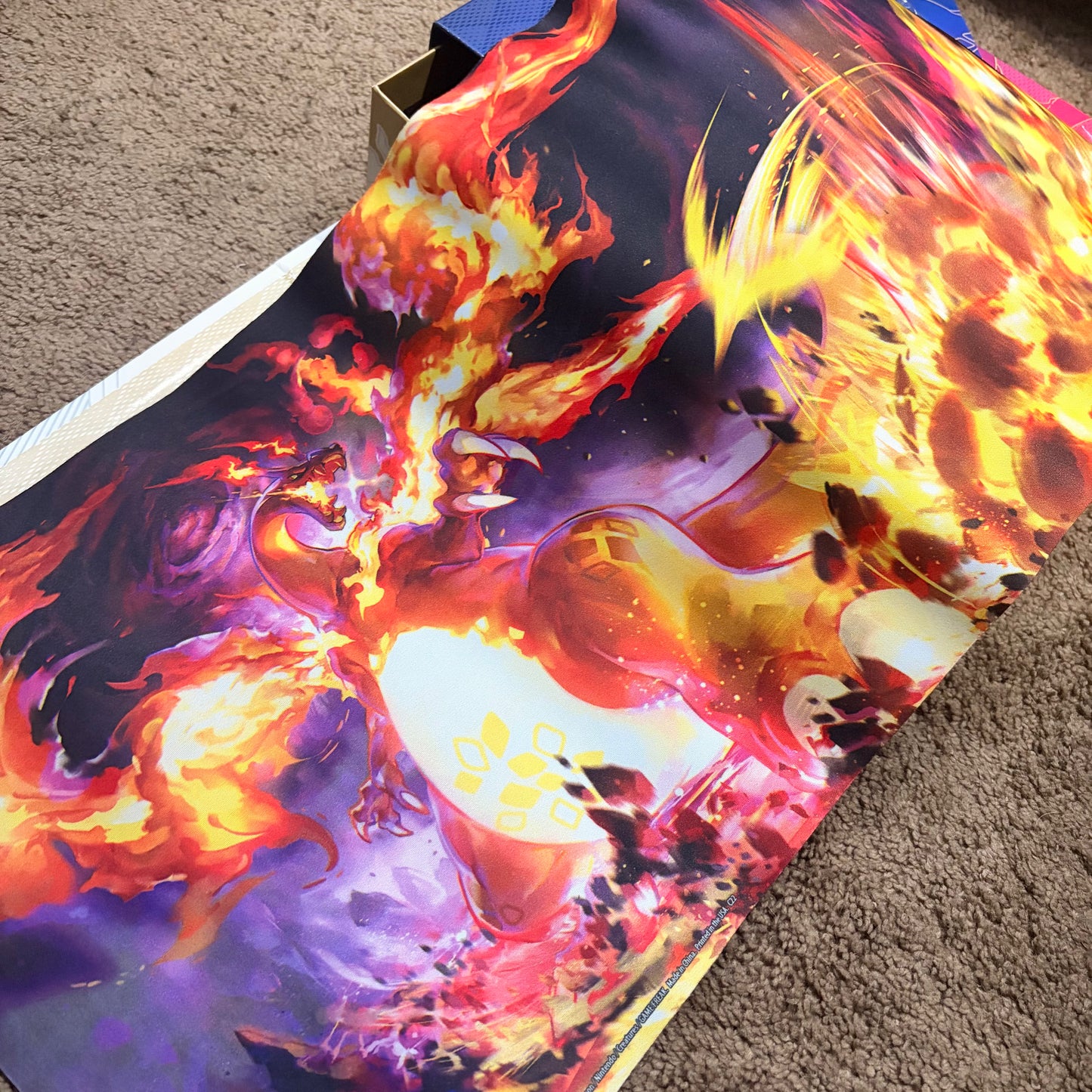 POKÉMON CHARIZARD ULTRA PREMIUM COLLECTION – BOX & ACCESSORIES