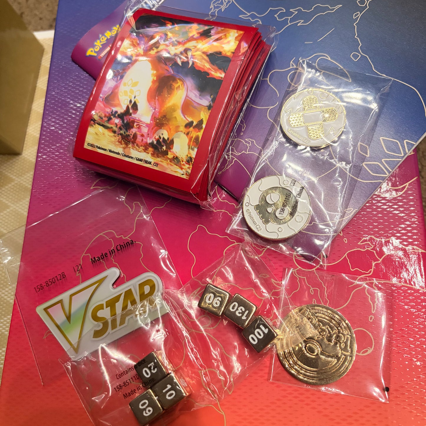 POKÉMON CHARIZARD ULTRA PREMIUM COLLECTION – BOX & ACCESSORIES