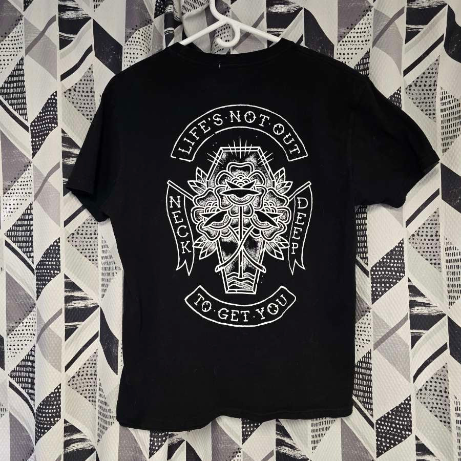LIFE’S NOT OUT TO GET YOU TEE (MEDIUM)